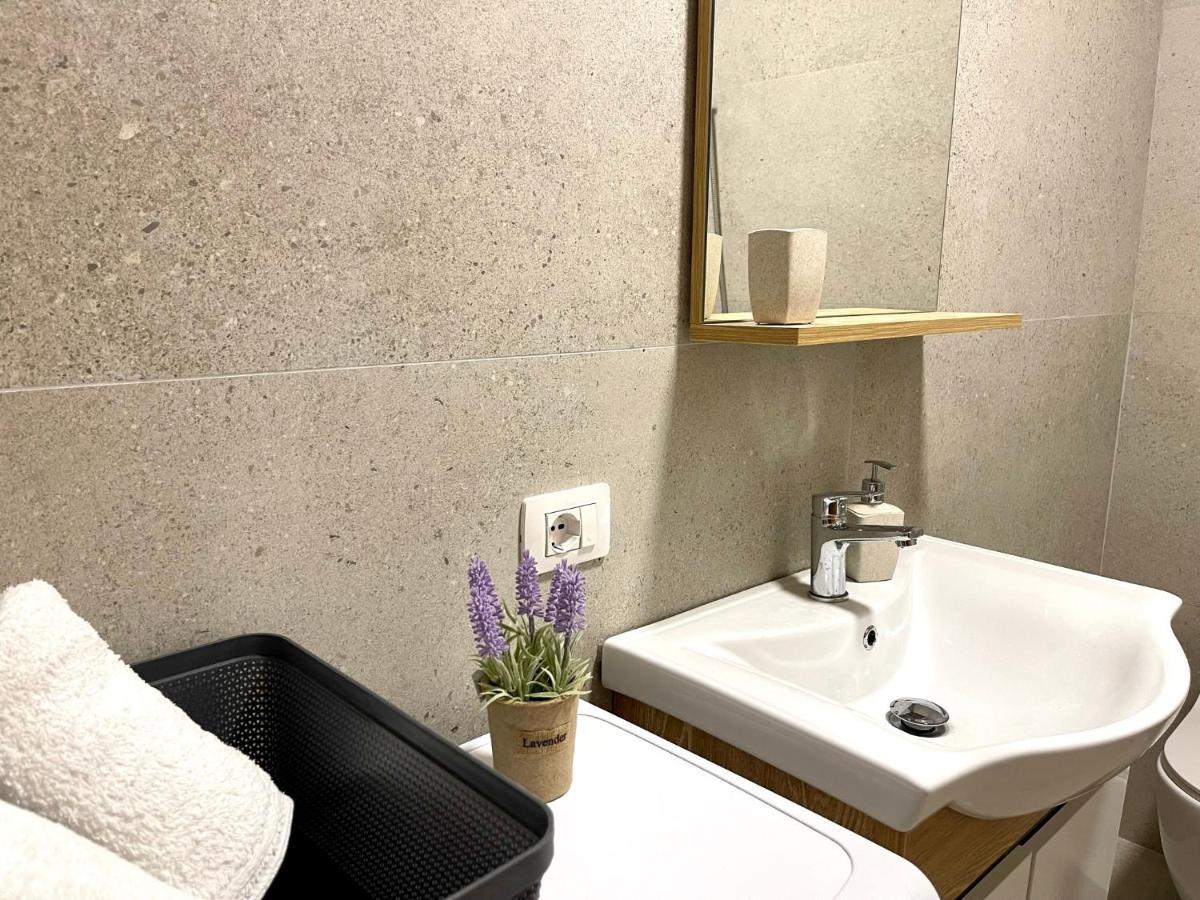 Sol Lux Studio Apartments 1St Floor ดูร์เรส ภายนอก รูปภาพ